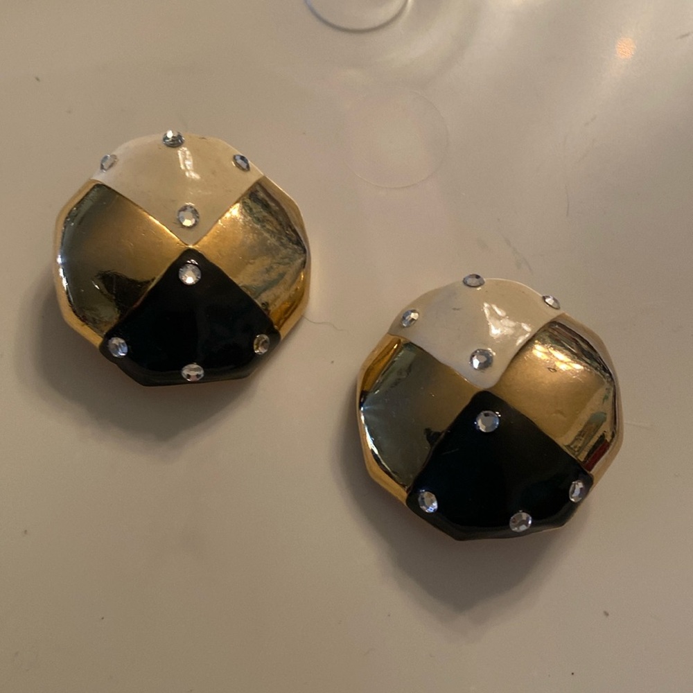 Vintage DON-LIN Clip Earrings in New Condition
Big and Bold